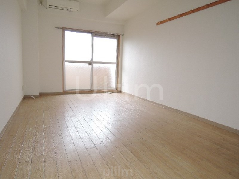 居室・リビング　室内