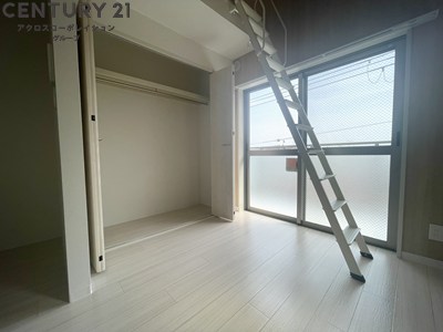 居室・リビング　独立キッチンなので広々と使用可能な洋室