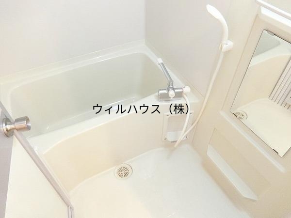 バス・シャワールーム　キレイにリフォームされています！