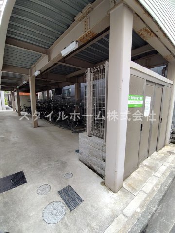 その他共有部分　駐輪場、ゴミ集積所です。