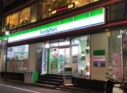 コンビニ　ファミリーマート新宿十二社店（コンビニ）まで124m