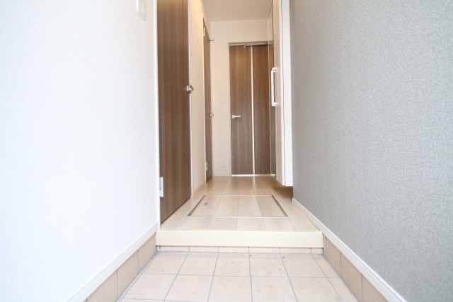玄関　※別室の参考写真の為、現況優先です。
