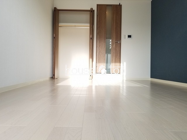 居室・リビング　テーブルやベッド、ＴＶなども設置可能です