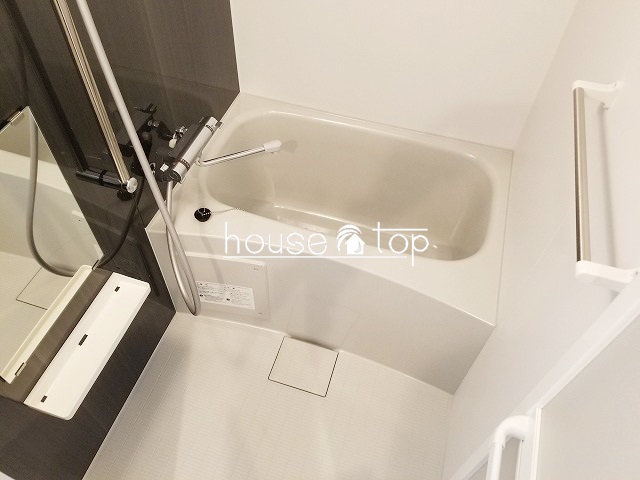 バス・シャワールーム　ゆったりと入浴出来る浴槽です
