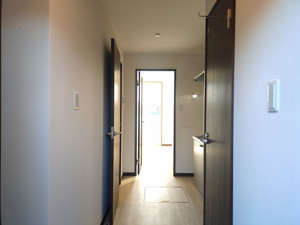 玄関　未完成物件の為、同タイプ写真です