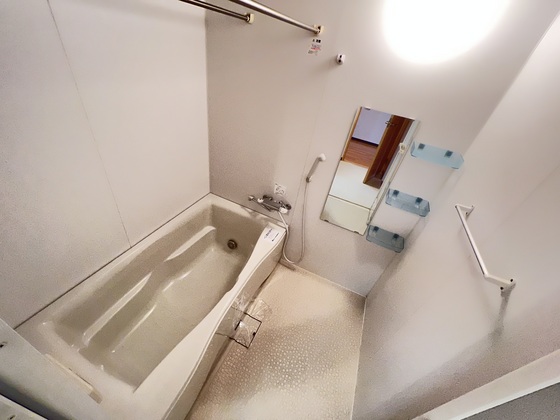 バス・シャワールーム　※別部屋の写真です