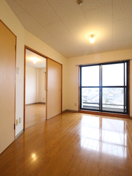 居室・リビング　同タイプのお部屋の写真です。