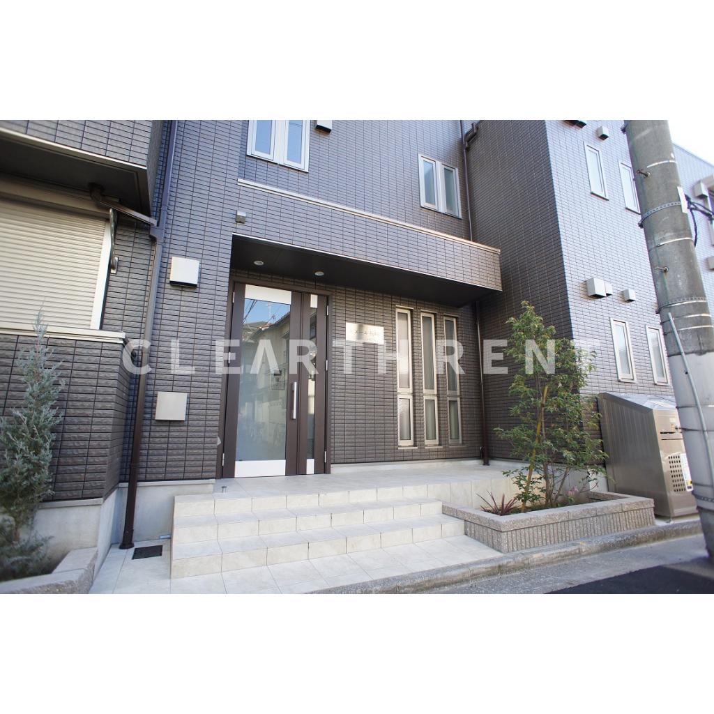 エントランス　高級感のあるエントランスは、安心のオートロック付きです。