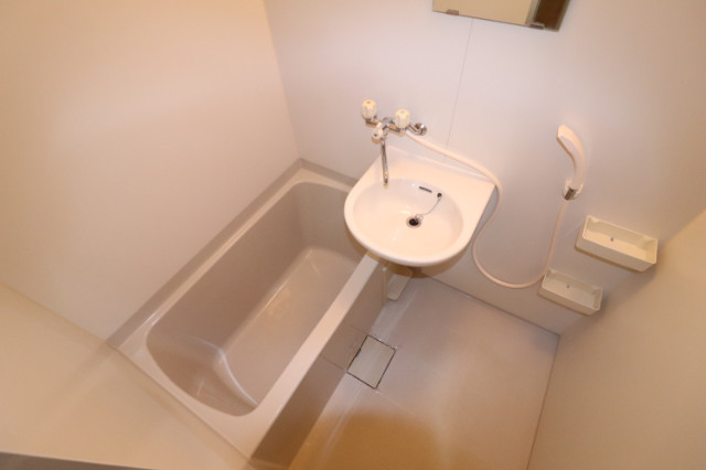 バス・シャワールーム　快適空間！