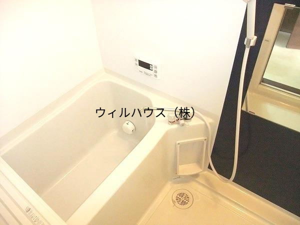 バス・シャワールーム　追い焚き機能有り！