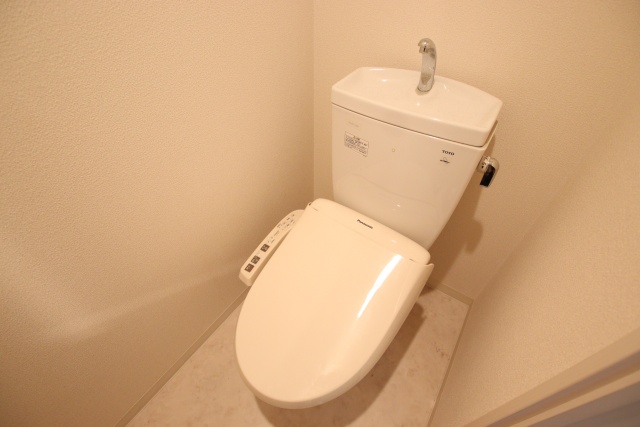 トイレ　※別室の参考写真の為、現況優先です。