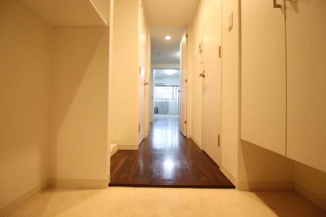 玄関　※別室の参考写真の為、現況優先です。