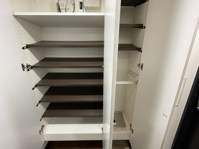 収納　イメージとして同建物他部屋を表示しています