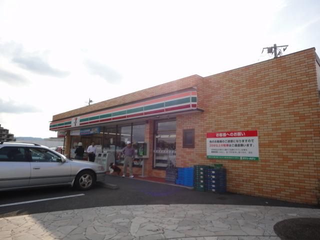 コンビニ　セブンイレブン（コンビニ）まで300m