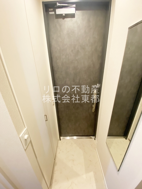 玄関　便利な鏡付！！身だしなみチェックができますね♪
