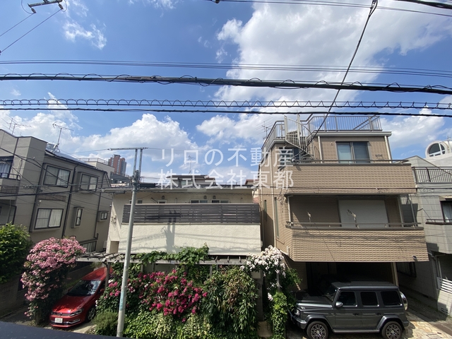 眺望　バルコニーからの景色です！圧迫感がないので暮らしやすい♪