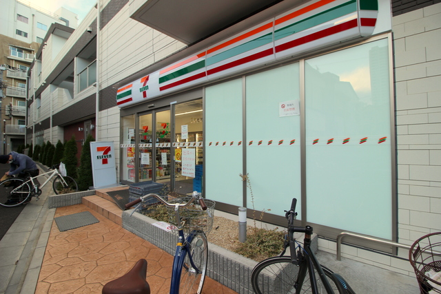 コンビニ　セブンイレブン三軒茶屋病院前店（コンビニ）まで261m