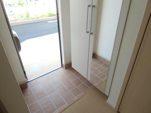 玄関　同棟別部屋写真