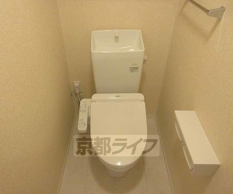 トイレ　嬉しいウォシュレット付き・