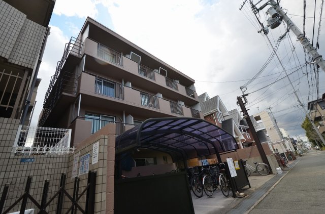 建物外観　居住者専用のごみ置き場があります！