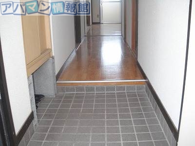 玄関　※別号室のお写真になります