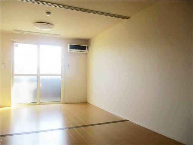 その他部屋・スペース　日が良く入る明るいお部屋です。