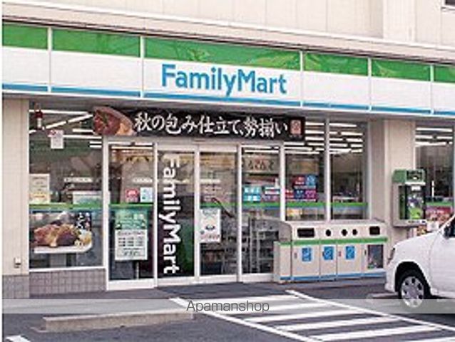 コンビニ　ファミリーマート（コンビニ）まで70m