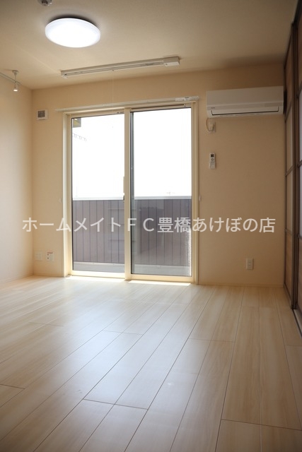 居室・リビング　同型別部屋写真