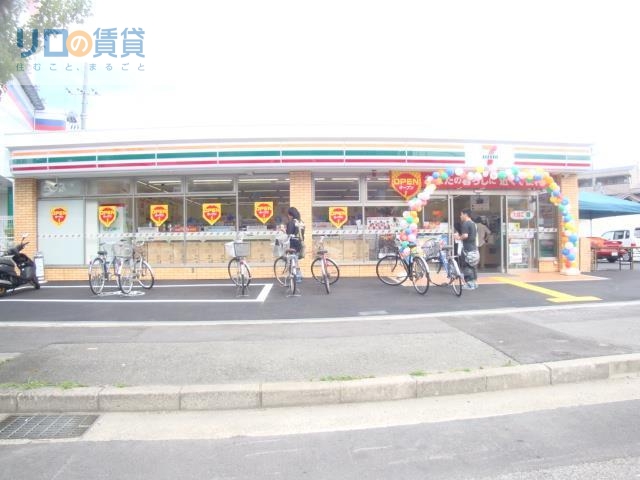 コンビニ　セブンイレブン宝塚小林3丁目店（コンビニ）まで573m