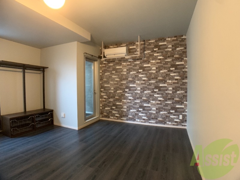 居室・リビング　約１２．４帖のお部屋です。広々としていますね。