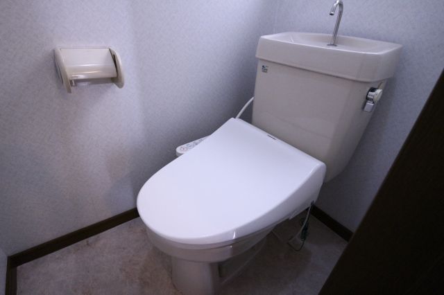 塩屋台3丁目貸家のトイレ写真
