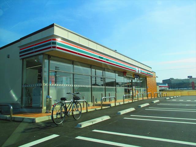 コンビニ　セブンイレブン（コンビニ）まで199m