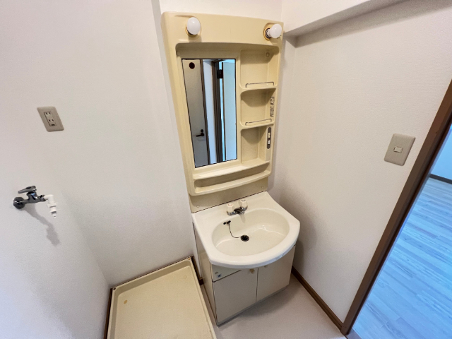 洗面設備　同一建物内２０５号室内装写真転載