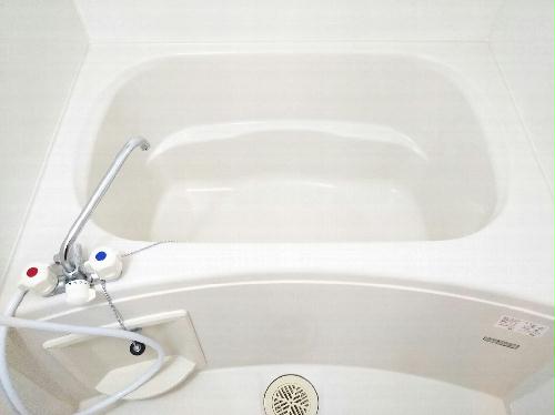 バス・シャワールーム　バス・トイレ別です。仕様が異なる場合があります。