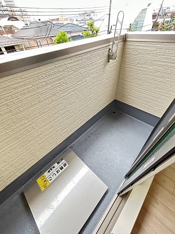 バルコニー　お洗濯にも便利なバルコニー付き