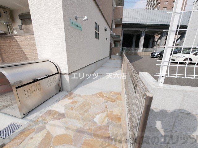 エントランス　バルコニー