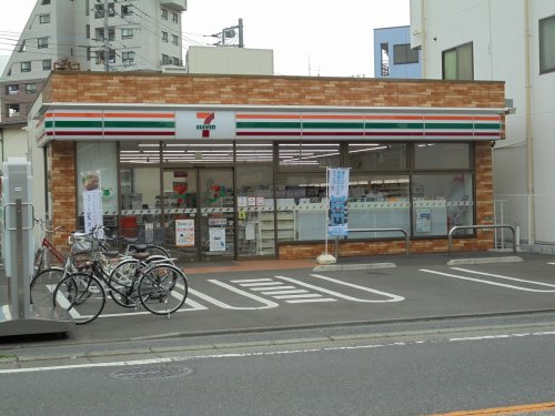 コンビニ　セブンイレブン（コンビニ）まで611m