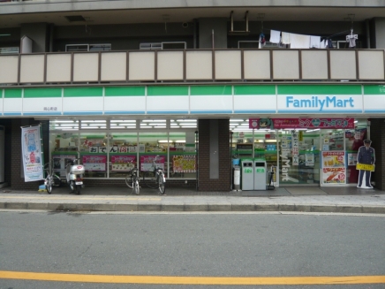 コンビニ　ファミリーマート同心町店（コンビニ）まで136m