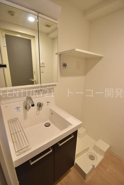 洗面設備　別部屋の参考写真です。現況有姿