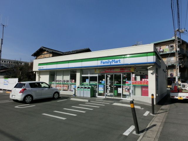 コンビニ　ファミリーマート（コンビニ）まで370m