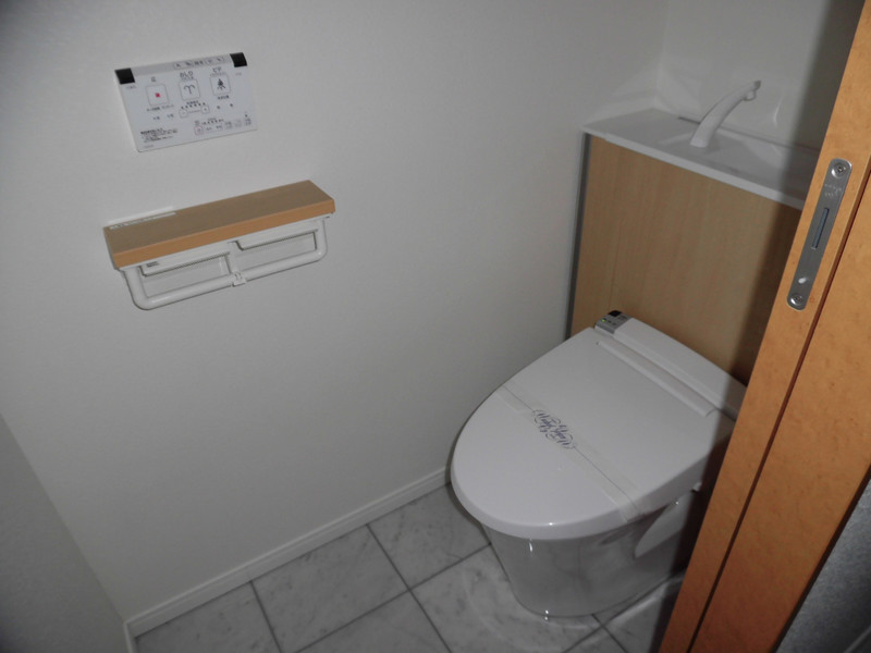地下鉄烏丸線 五条駅 徒歩7分 7階建 築10年のトイレ写真