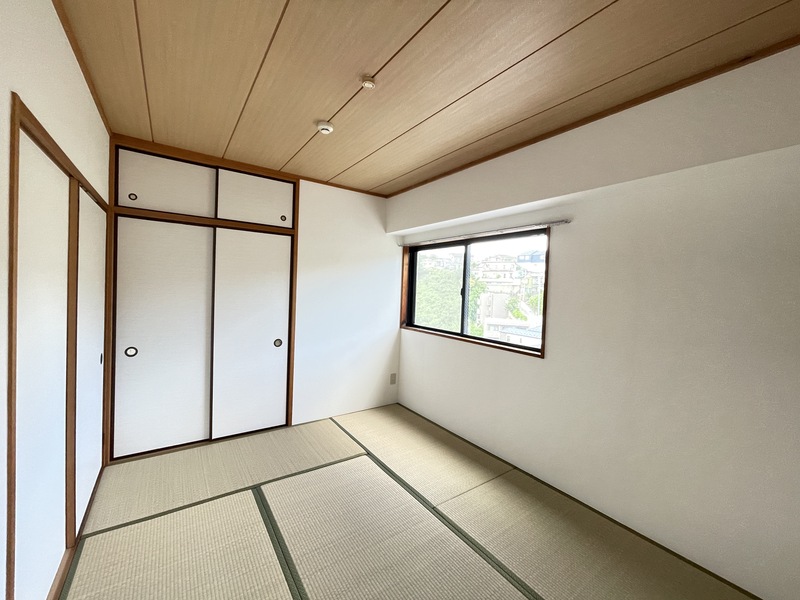 その他部屋・スペース　押入れ付きで収納力〇　光が差し込む明るい和室