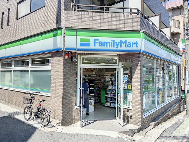 コンビニ　ファミリーマート（コンビニ）まで1200m