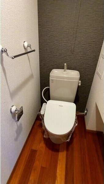 トイレ　室内写真は別部屋の写真です。