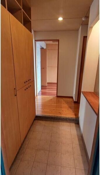 玄関　室内写真は別部屋の写真です。