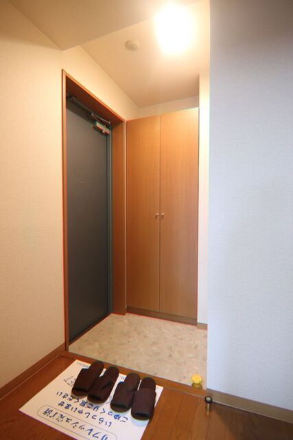 玄関　同建物内別室の参考写真です。※現況優先