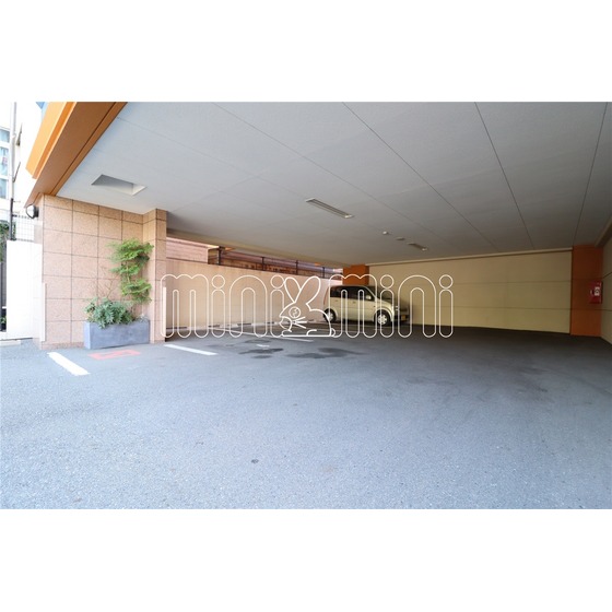 エントランス　駐車場