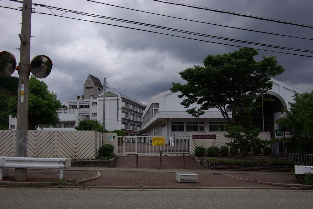 小学校　宝塚市立　すみれガ丘小学校（小学校）まで1660m