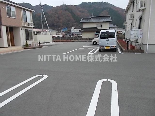 駐車場　敷地内に駐輪場、ゴミ置き場あります☆彡