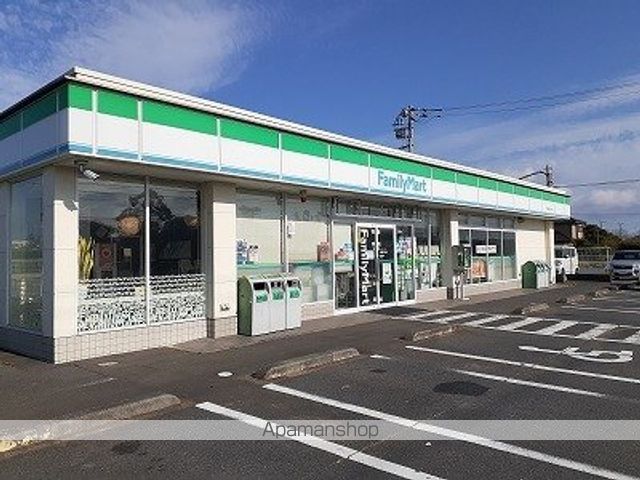 コンビニ　ファミリーマート（コンビニ）まで150m